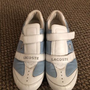 I’m selling a pair of Lacoste sneakers